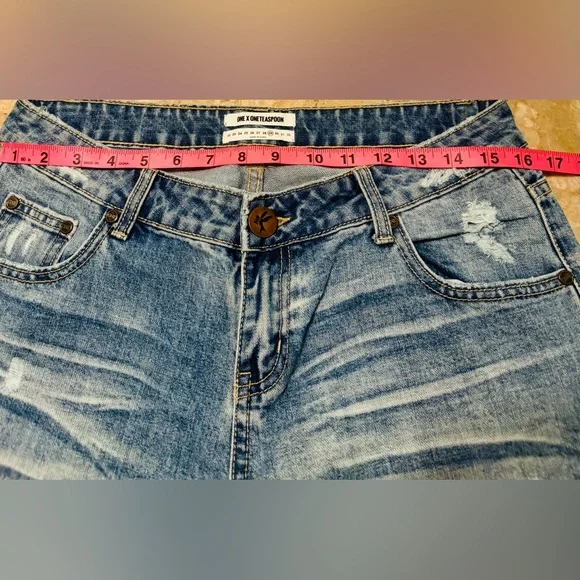 One Teaspoon Light Blue Distressed Women’s Boyfriend Jeans
Sz 29 - Picture 16 of 16